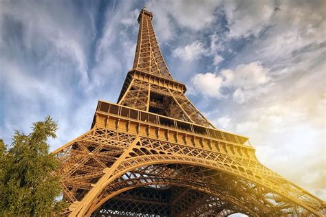 Eiffel Tower Priority Access With Virtual Reality Tour And Summit