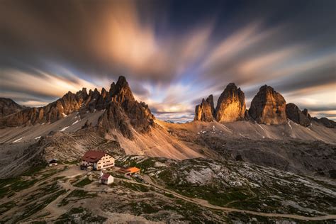 デスクトップ壁紙 風景 自然 ドロミテ山脈 イタリア 山々 道路 建物 岩 雲 1500x1000
