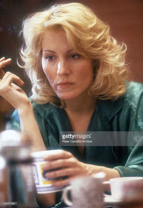 American Actress Linda Kozlowski On The Set Of His New Film Crocodile Dundee Beauty Women