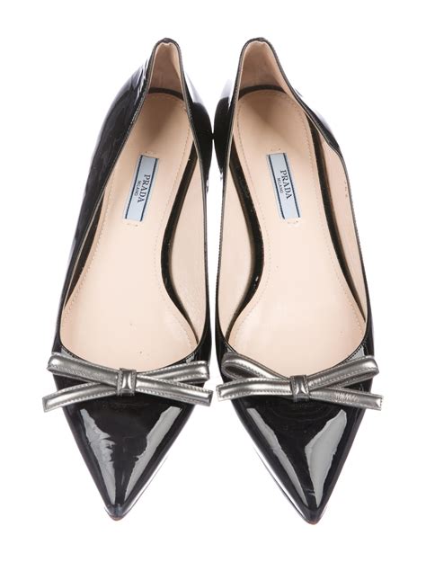 Prada Patent Leather Pointed Toe Flats Shoes Pra377006 The Realreal