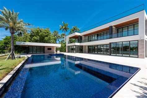 6360 N Bay Rd Miami Beach Fl 33141 Zillow Mega Mansions Miami