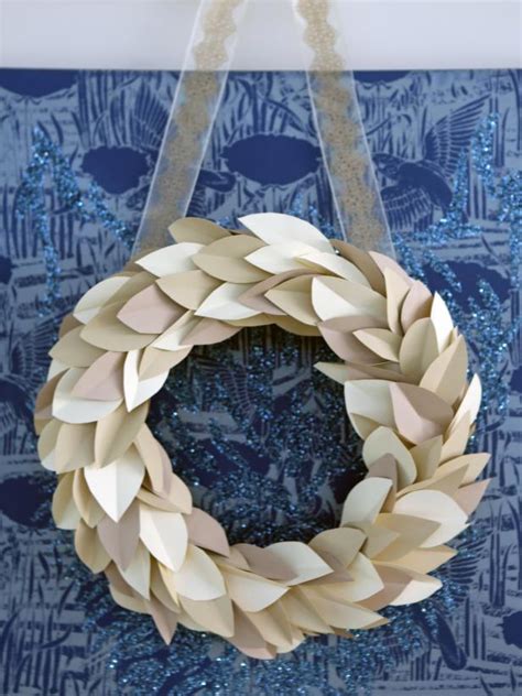 How To Make A Paper Leaf Wreath Hgtv Crafternoon Hgtv