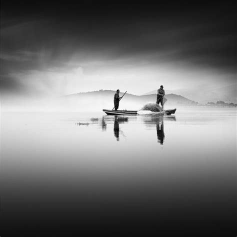 Eerie Minimal Photography By Vassilis Tangoulis Foto In Bianco E