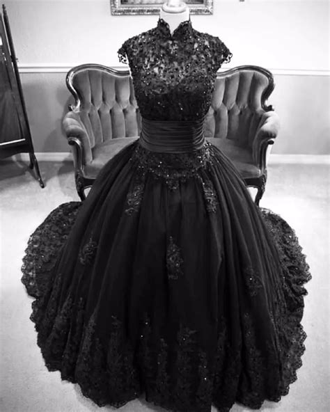 2016 Black Wedding Dress Cap Sleeve Appliques Floor Length Count Train Pearls Gothic Bridal