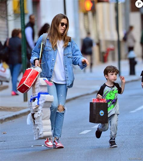 Exclusif Jessica Biel La Sortie De L Cole Avec Son Fils Silas Randall Timberlake New York