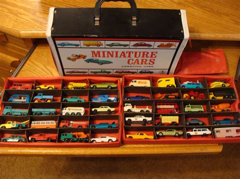 1966 Miniature 40 Cars Carrying Case And Matchbox Collection