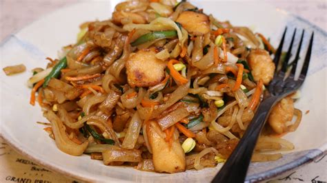 Chicken Chow Mein Curated Kitchenware