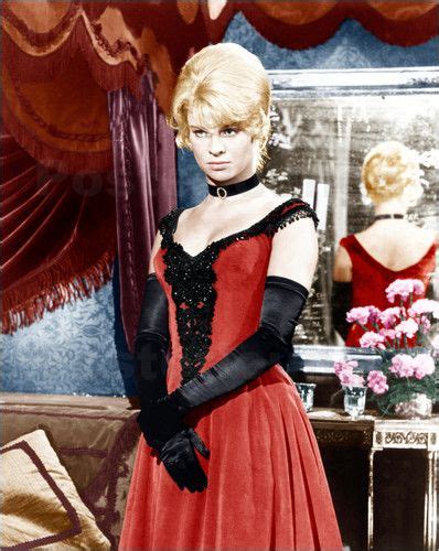 26 Most Iconic Hollywood Dresses Of All Time The Vintage News