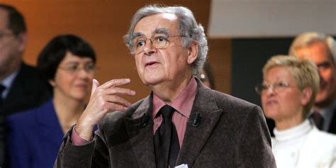 Bernard pivot is a journalist, and has hosted several cultural tv programms on french television, most of them centered on books. La dictée de Bernard Pivot s'exporte en Chine