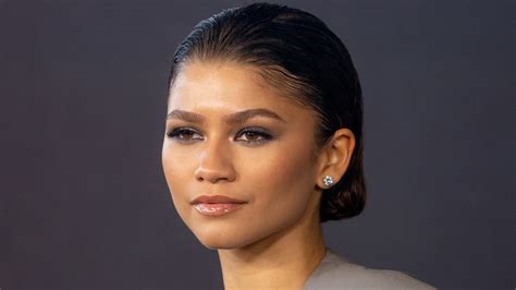 zendaya debuted a voluminous bob with chunky highlights on the set of her new movie see photos