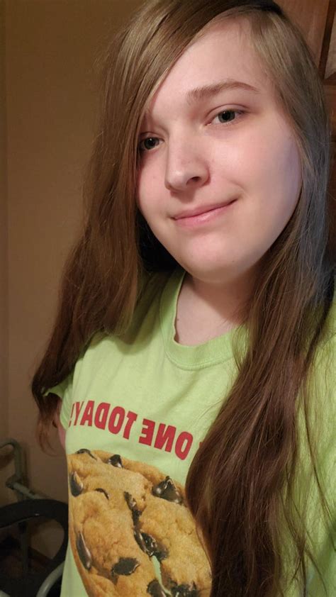 Just Woke Up Selfie I Dont Really Know How I Should Have My Hair Or Eyebrows Done And I Suck