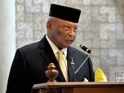 Born tengku abdul aziz shah on 8 march 1926 at istana bandar temasya, kuala langat, he is the eldest son of sultan hisamuddin alam shah. The Hierarchy of the Pahang Sultanate