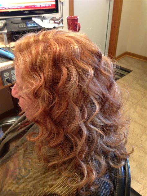 Strawberry blond with blonde highlights | Hair highlights and lowlights, Hair highlights, Blonde ...