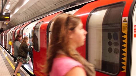 London Underground Victoria Line Train At Green Park Youtube