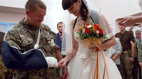 For A Weekend Ukraine Rebels Make Love Not War The New York Times