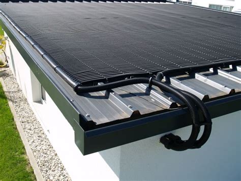 Using a solar heating device to warm your pool helps you to make the most out of your swimming pool, and the best thing about it is that you can install it yourself do not put the heater into the pool until the wires are correctly plugged in: haus & wellness (Issue April 2009)