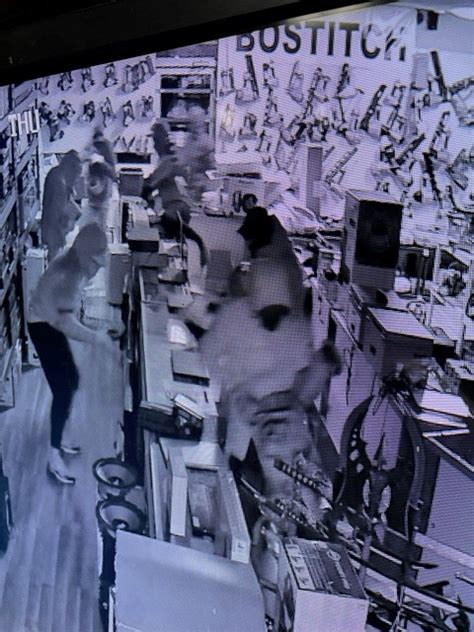 Smash And Grab Pawn Shop Burglars Caught On Tape During 3 Minute Heist Manchester Ink Link