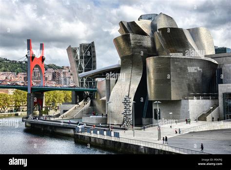 Vista Del Museo Guggenheim De Bilbao De Frank Gehry Spaindesigned