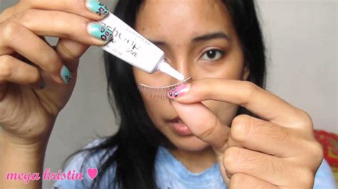 Tapi, kalau anda ingin memiliki bulu mata yang lebat, lentik, dan tebal secara instan, ya tenang saja, karena kamini akan membahas lengkap cara memasang bulu mata palsu bagi pemula. How to apply false eyelashes | Cara pakai bulu mata palsu ...