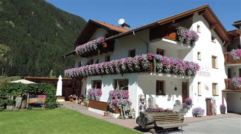 Ischgl is 35 km away. Haus Renate - nur wenige Schritte vom Ski- und Wanderbus ...