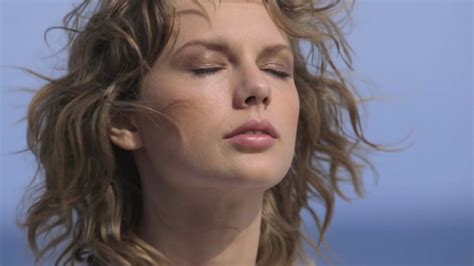 Watch Taylor Swifts Stunning Beachside GQ Shoot Video Dailymotion