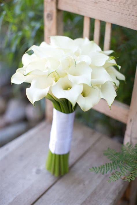 White Calla Lily Wedding Bouquets Showing Simple And Classic Impression