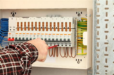 Fuses And Fuse Boxes 101 Types Sizes Blown Fuses And Replacements