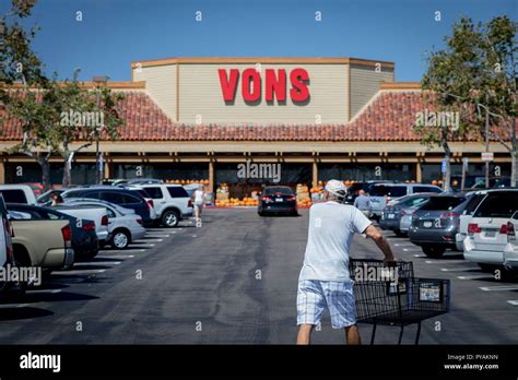 Vons Supermarket Hi Res Stock Photography And Images Alamy