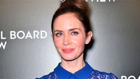 emily blunt to play mary poppins in disney sequel
