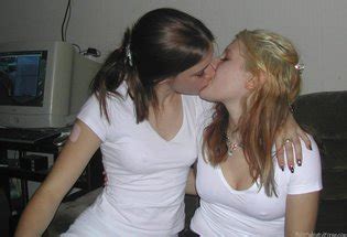 Redhead Sensual Kiss Girls Kissing Luscious