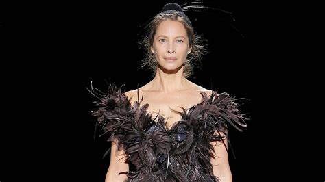 Christy Turlington Walks The Runway For First Time In Nearly 30 Years