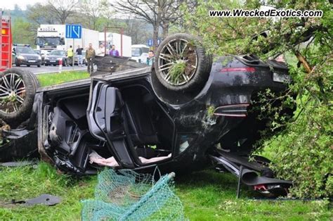 First Recorded Porsche Macan Crash Creeps Up On The Web Carscoops