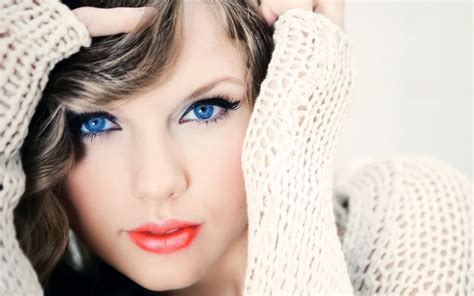 2560x1600 Taylor Swift Blue Eyed Eyes Girl Face Wallpaper