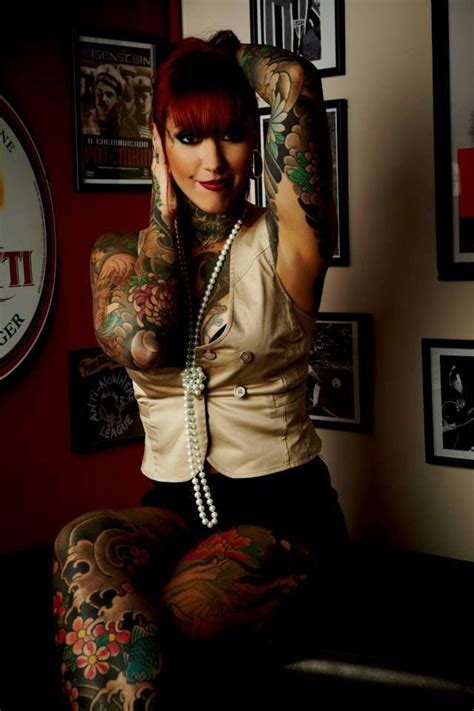 Monique Peres Tattooedgirls Tattoogirls Garotastatuadas Inked Girls Girl Tattoos Redheads