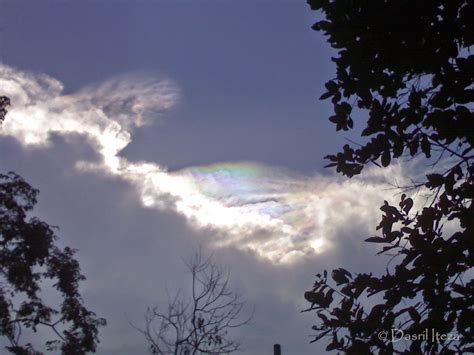 Indahnya Awan Pelangi Rainbow Clouds Di Langit Sore