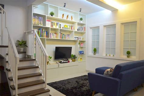 Perpustakaan mini sebagai ruang santai. 10 Desain Ruang Keluarga Kekinian Ini Pas untuk Rumah Mungil