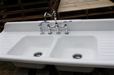 Since we promised you to write about the positive and negative sides of each product, this review might be pretty straightforward. Antique Kitchen Sinks Are In Demand
