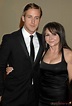 Ryan Gosling y su madre Donna Gosling en los Governors Awards 2010
