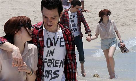 Carly Rae Jepsens Beach Romance As She Walks Hand In Hand With Her