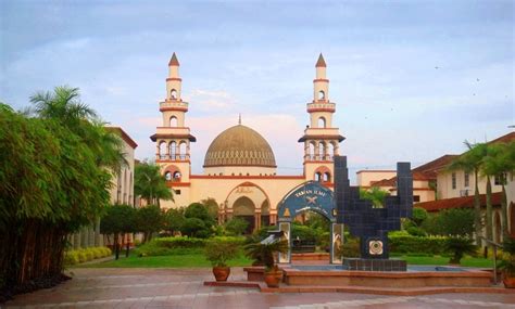 Sbub aku kena berjauhan dari keluarga yang berada di perlis. Gadis H204 - Kolej Universiti Islam - Fiksyen Shasha