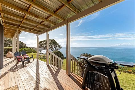 Moeraki Private Walkway To Onetangi Beach Home Rental In Auckland