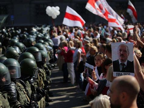 Belarus Protests Tens Of Thousands Defy Lukashenko Regimes Warning To