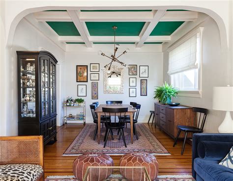 Interior designer linda woodrum selected glicée prints on fine art paper by american artist melissa wood to grace the dining room's far wall. 51 Gorgeous Green Dining Rooms With Tips And Accessories ...