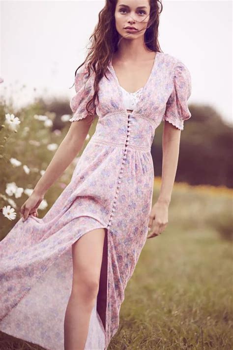 Dreamy Spring Style At Its Best Loveshackfancy Delivers Moda Boho Boho Dress Midi Dress