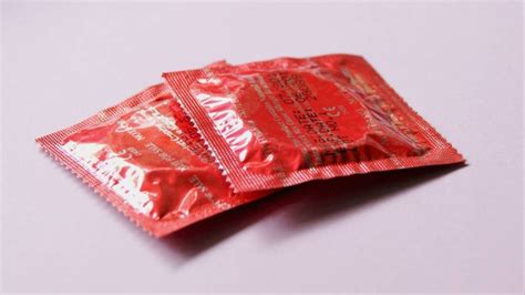 la nueva moda de quitarse en secreto el condón durante el sexo vice