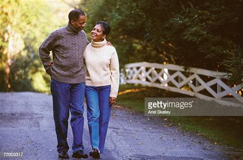 Mature Black Couple Walking Photos Et Images De Collection Getty Images