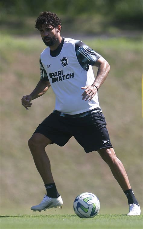 Apesar Dos Problemas Físicos Botafogo Avalia Renovar Com Diego Costa