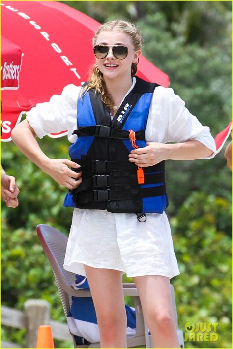 Chloe Moretz Makes A Splash In Her Bikini Photo 3169720 Chloe Moretz Pictures Just Jared