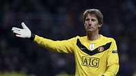 Van der Sar renueva con el Manchester | UEFA Champions League | UEFA.com