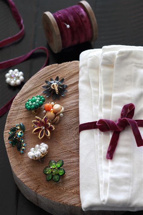 Check our reviews, we are very proud that over 85% of our clients are referrals. DIY: Vintage Brooch Napkin Rings